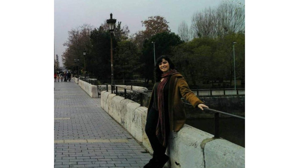 Irene de Lamo Velado, ayer en el puente de San Marcos. DL