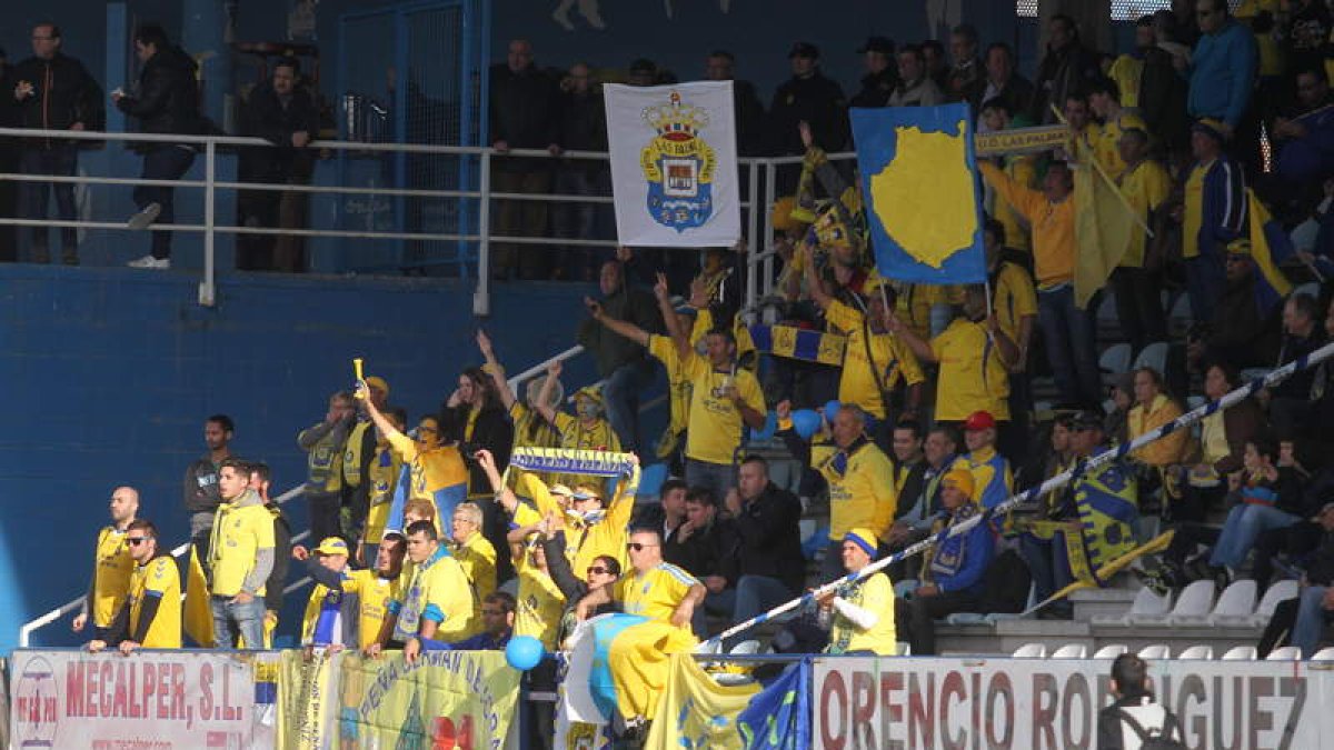 La peña de la Unión Deportiva de La Bañeza estará presente hoy en El Toralín.