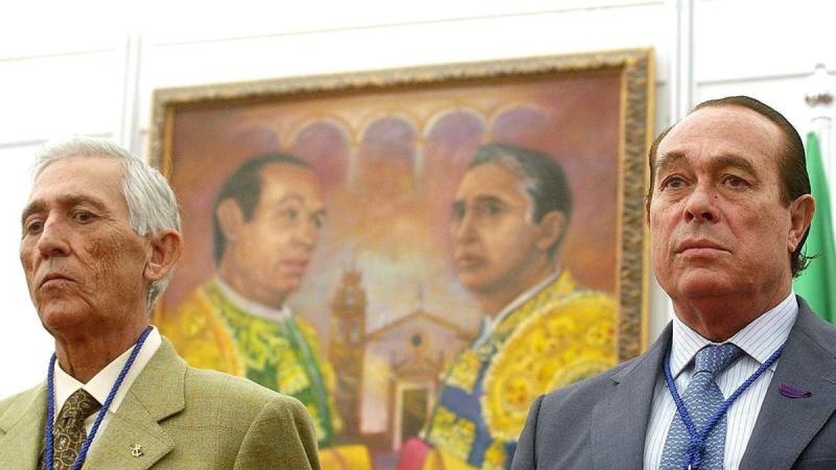 Paco Camino junto a Curro Romero, ambos grandes toreros e hijos predilectos de Camas. EDUARDO ABAD