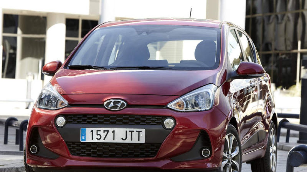 Hyundai actualiza el urbanita i10 con pinceladas estéticas y aplicaciones de conectividad.