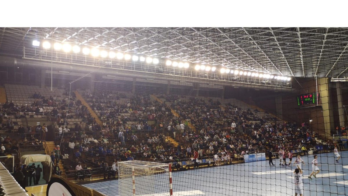 El Ademar no pudo finalmente con el equipo alemán. DL