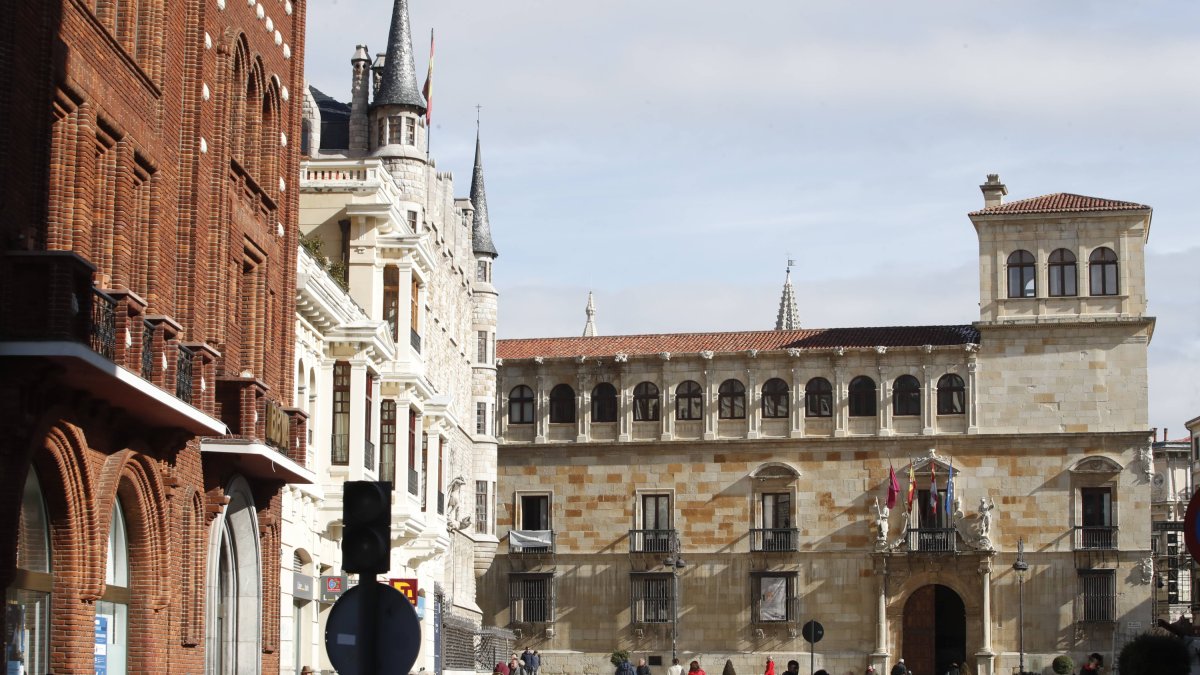 El palacio de los Guzmanes, sede de la Diputación Provincial de León. RAMIRO.