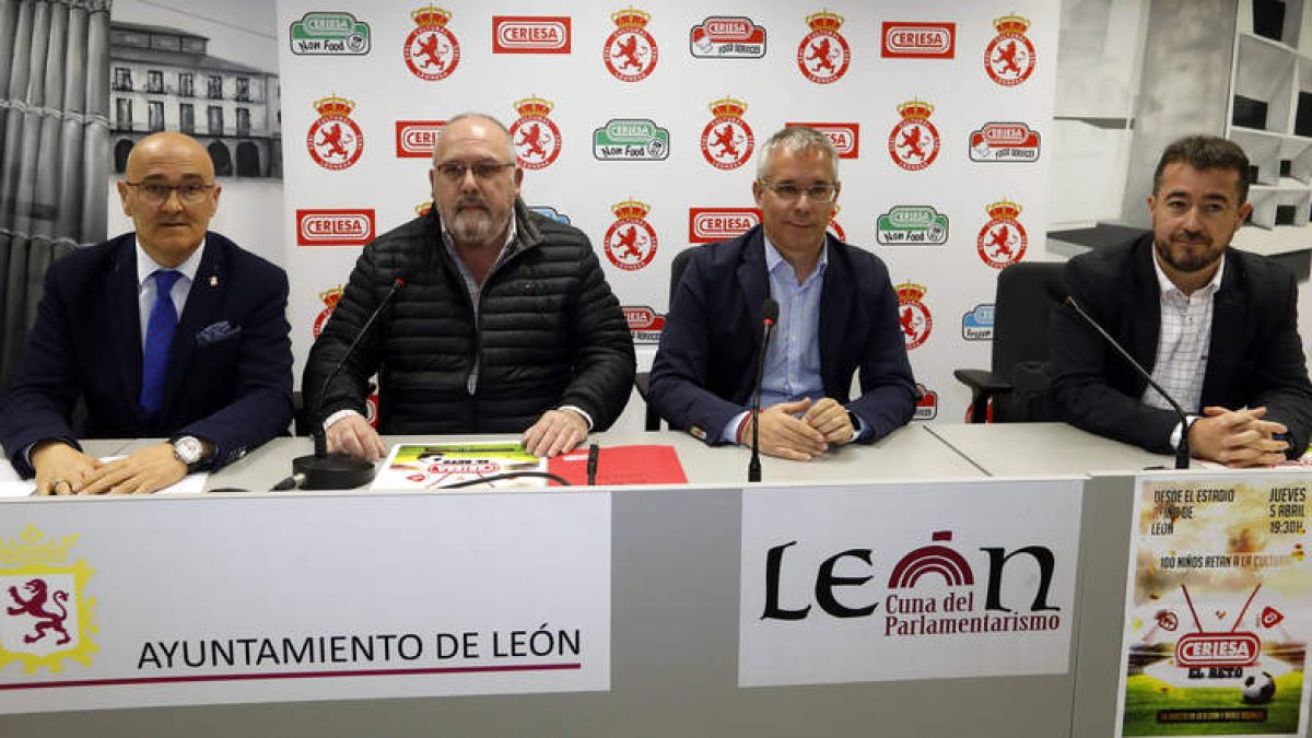 Marco Izquierdo, Ángel Álvarez, López Benito y Juan Francisco Martín presentan ‘El Reto Cerlesa’. MARCIANO PÉREZ