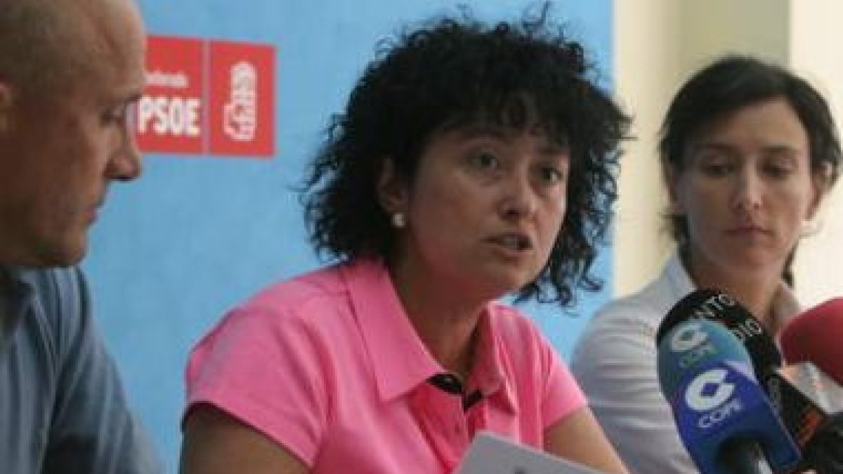 Manuel Ángel Rey, Ángela Marqués y Belén Fernánez, ayer al anunciar la enmienda.