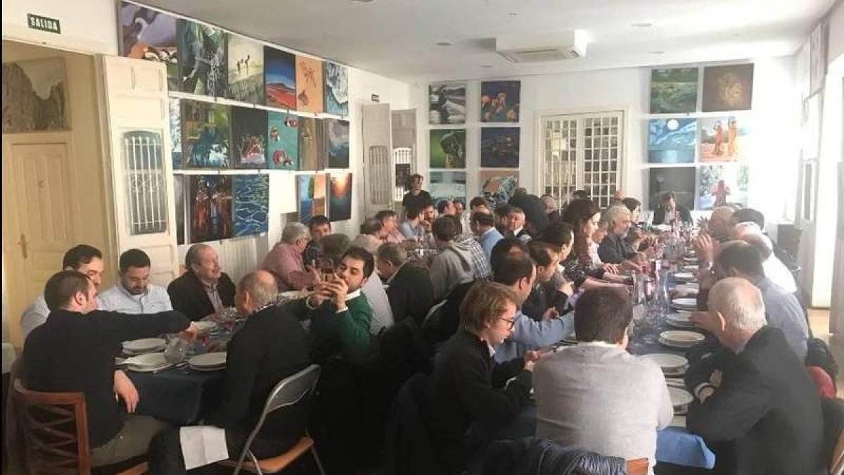 Un momento del almuerzo celebrado ayer en Madrid. DL