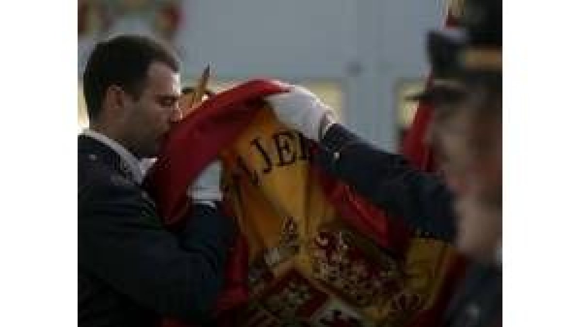 Casi 200 alumnos, entre damas y caballeros, juraron ayer bandera en La Virgen del Camino