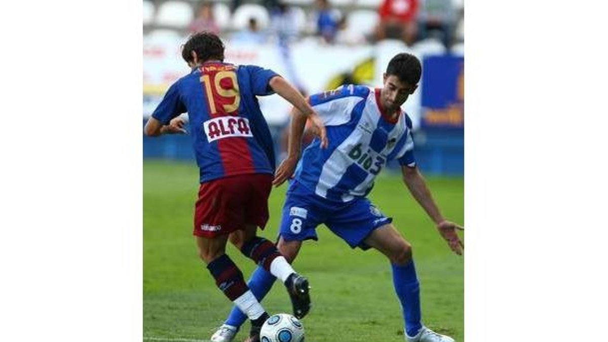 Rubén Vega vio la cuarta amarilla en Palencia.