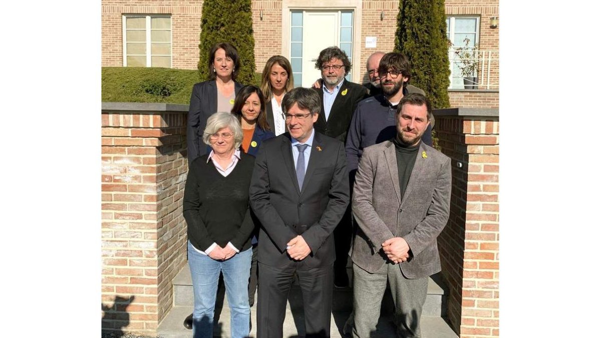 Los políticos catalanes fugados de la Justicia. ROSA JIMÉNEZ