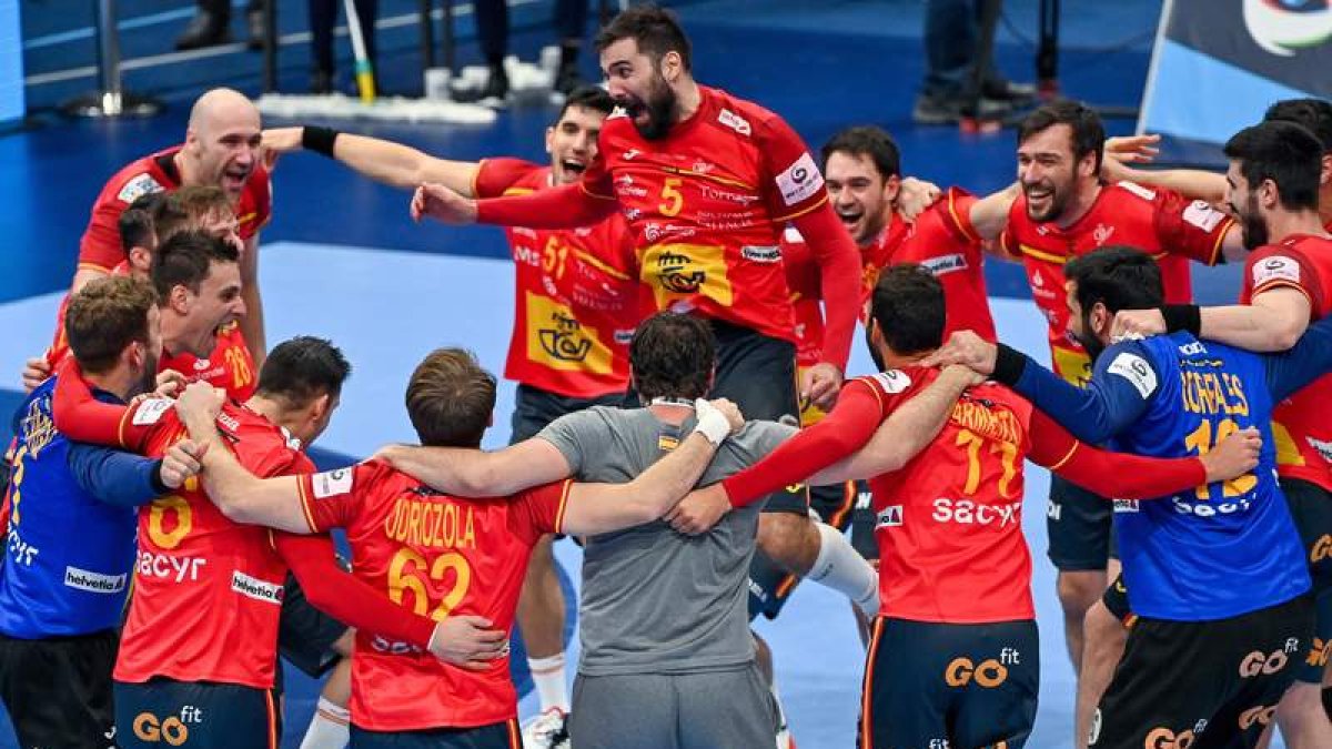 La selección española de balonmano es la primera de la historia que jugará cuatro finales de un Europeo de forma consecutiva. T. ILLYES