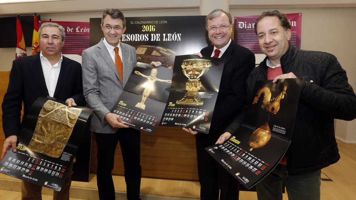 Joaquín S. Torné, Juan Martínez Majo, Antonio Silván y Ramiro López durante la presentación del calendario
