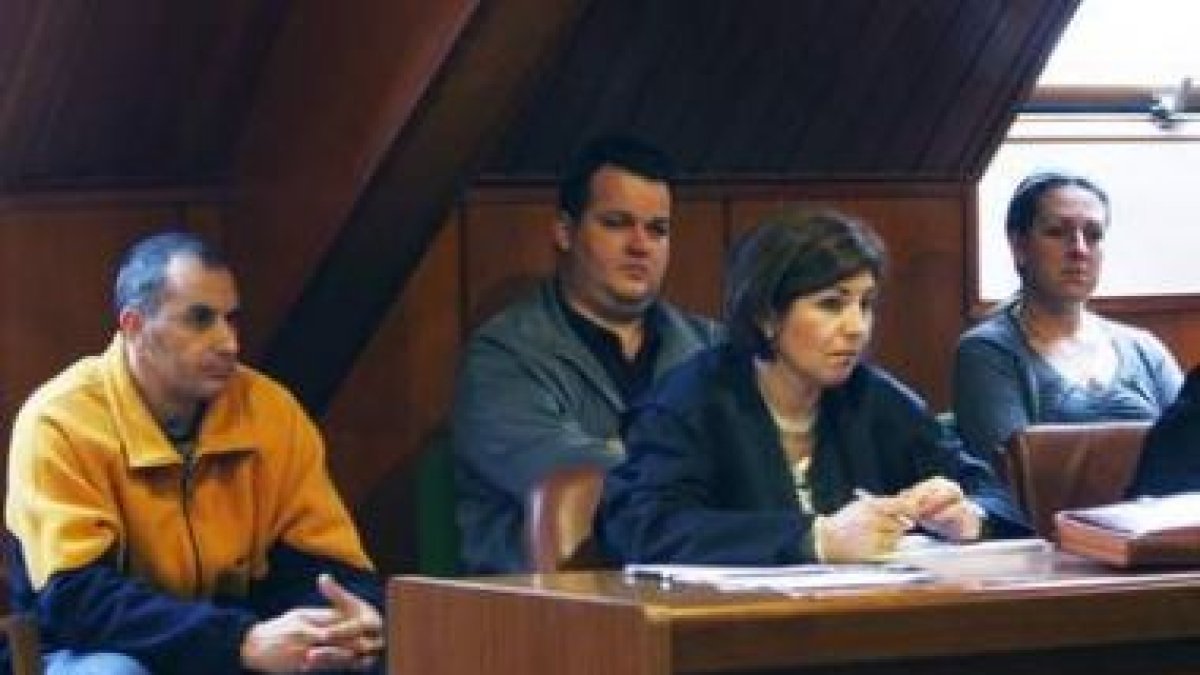 Ángel Manuel R.M., Jorge B.C. y Erika A.M. durante el juicio.