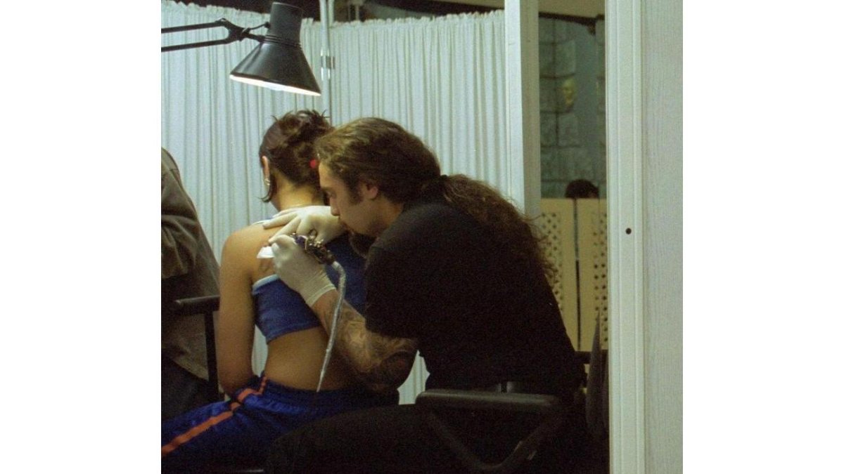 Garci, en su estudio de tatuaje.