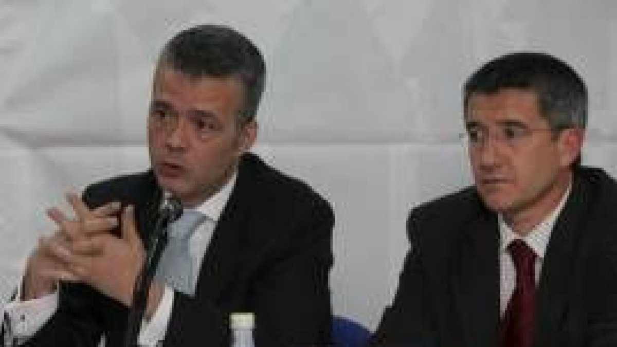 Camacho y Francisco Fernández, en un momento del acto de ayer