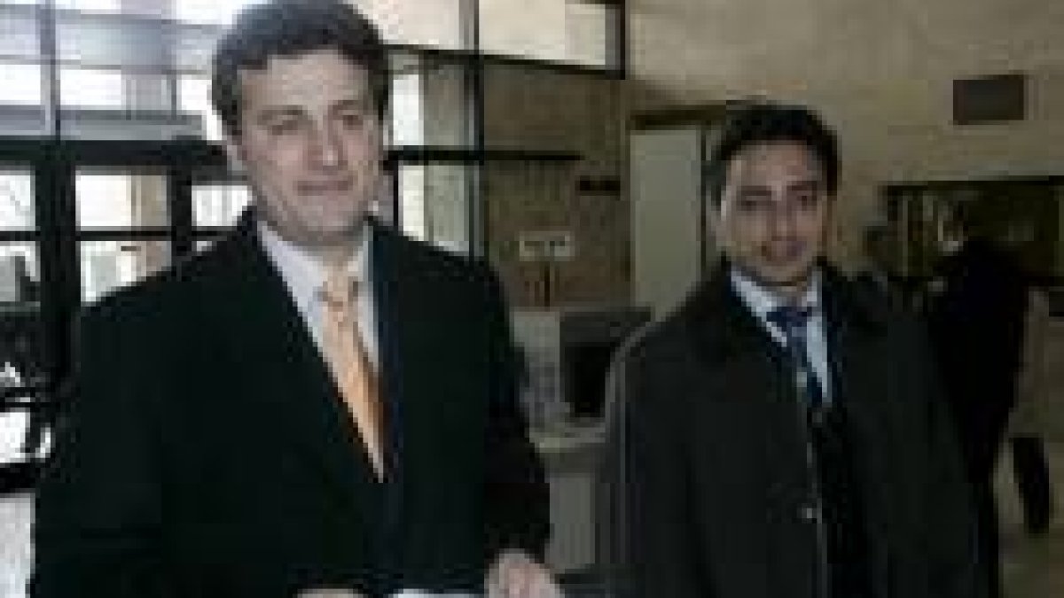 Manuel García y Germán Fernández, en marzo, cuando presentaron la demanda que ahora han perdido