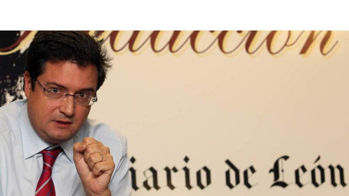 El número tres de los socialistas, Óscar López, en un momento del Café de Redacción del DIARIO DE LEÓN.