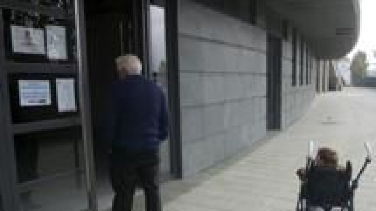Las taquillas del Nuevo Estadio mostraron un desangelado aspecto durante toda la mañana de ayer