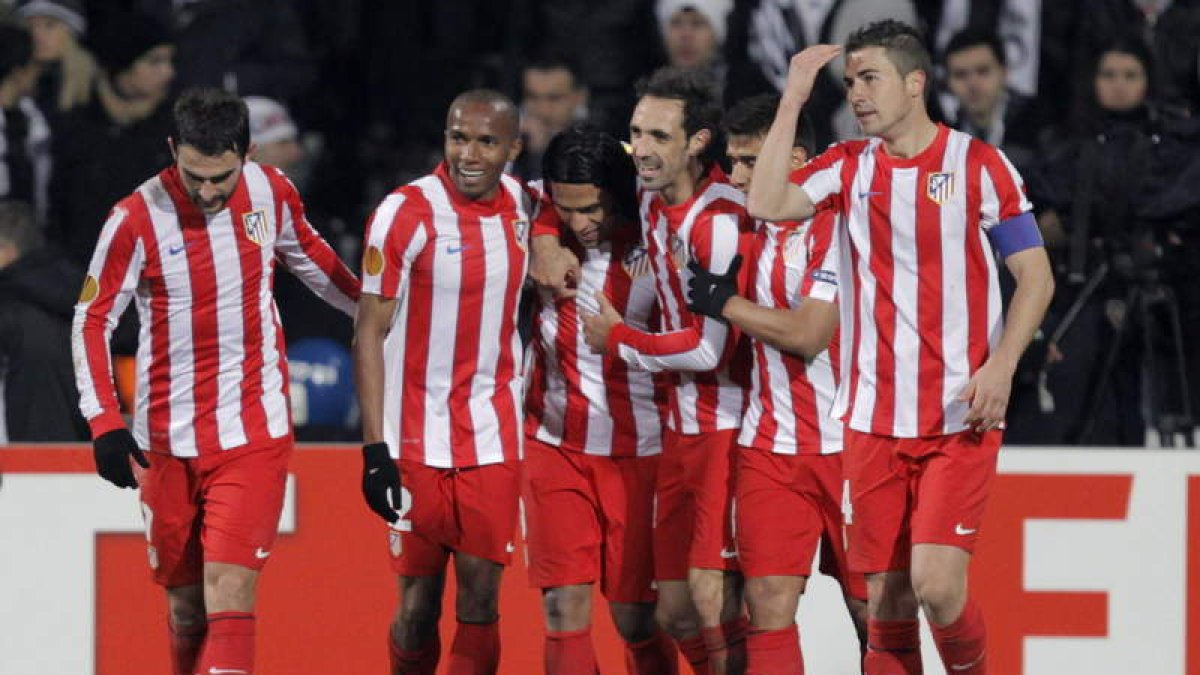 Los jugadores del Atlético celebran el primer gol ante el Besiktas.