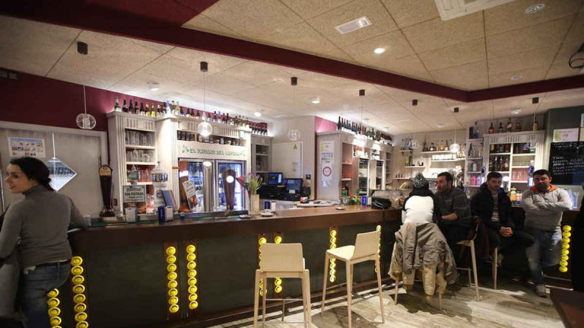 El Restaurante Casa Olego 2 se encuentra en el bulevar Juan Carlos I número 6, en La Rosaleda. (Ponferrada).