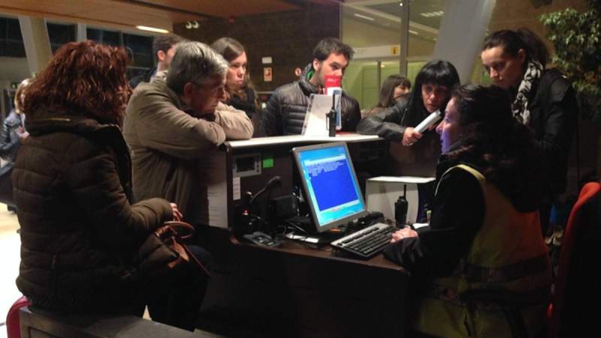 Pasajeros y operarios, buscando soluciones