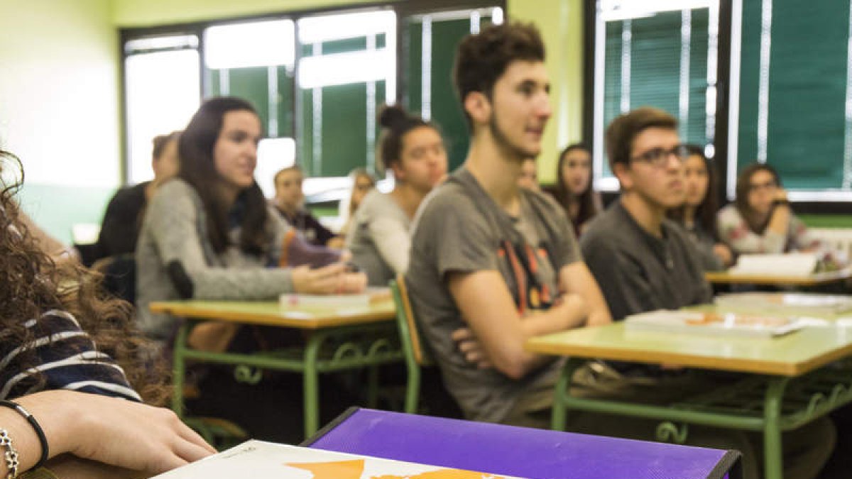 Alumnos de segundo de Bachillerato de Juan del Enzina, en imagen de archivo. FERNANDO OTERO