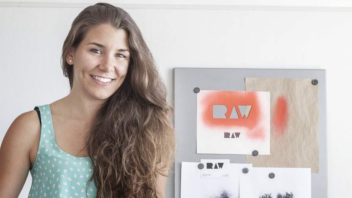 La arquitecta leonesa Begoñade Abajo Castrillo en su estudio, RAW//deAbajoGarcia, que codirige junto a Carlos García Fernández.