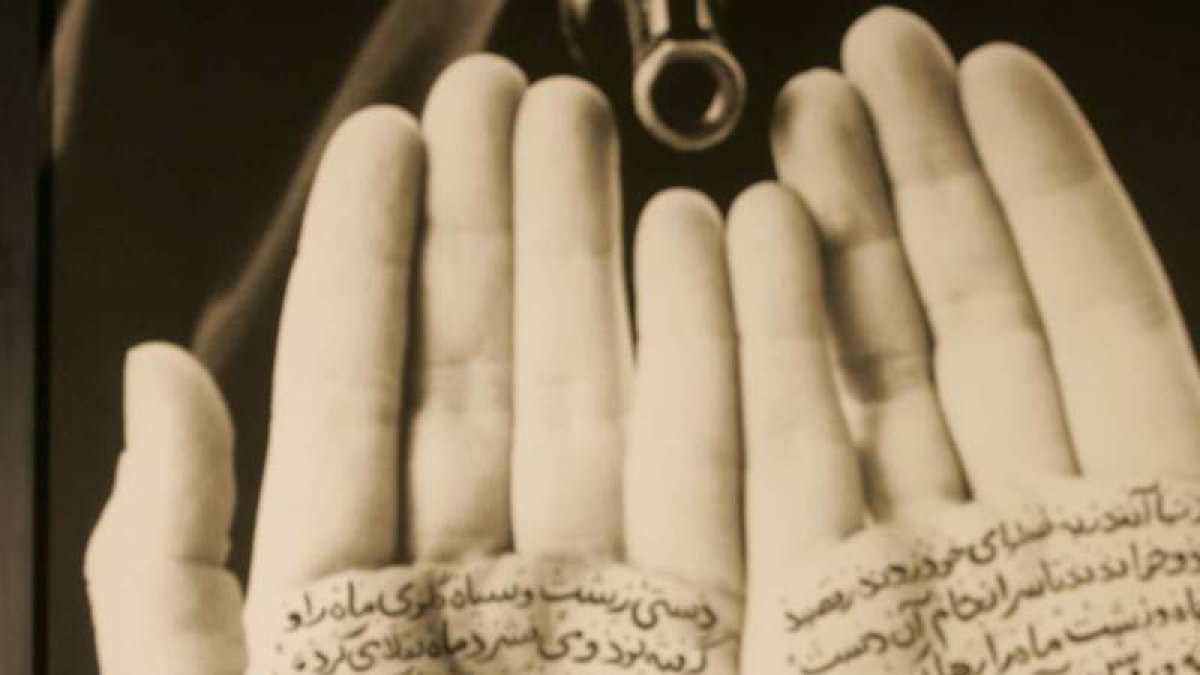 Imagen de una obra de la artista iraní Shrin Neshat que pudo verse en una exposición del Musac