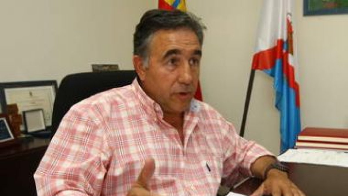 José Fernández Nieto, en su despacho del estadio de El Toralín.