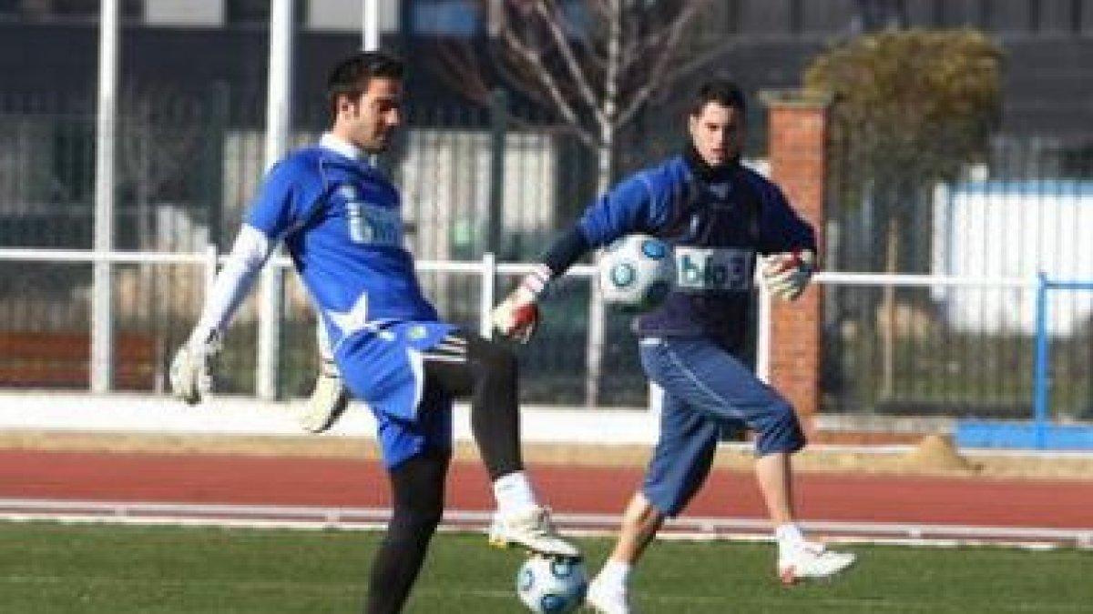 Mackay y Alejandro han conseguido mantener la portería de la Deportiva como una de las menos batidas
