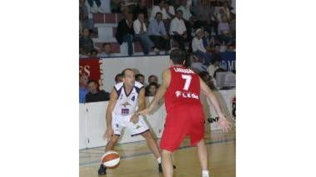 El veterano Reynés sumó un nuevo triunfo sobre Baloncesto León