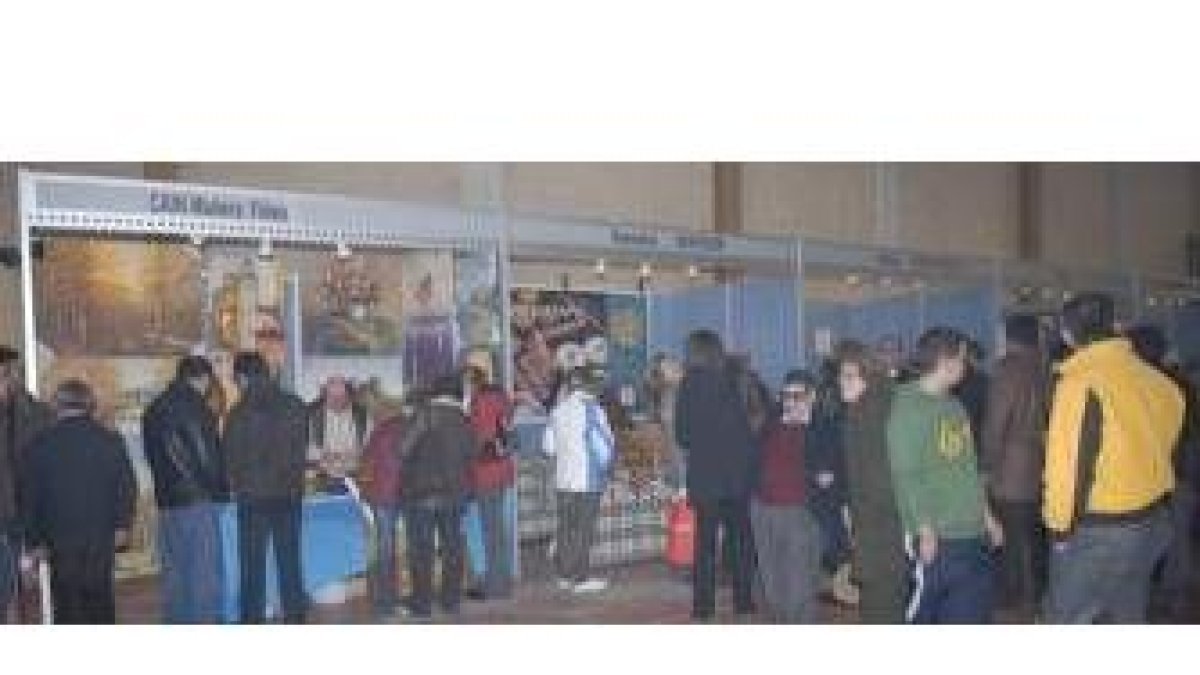 El público se interesó por una gran variedad de productos expuestos en cuarenta puestos
