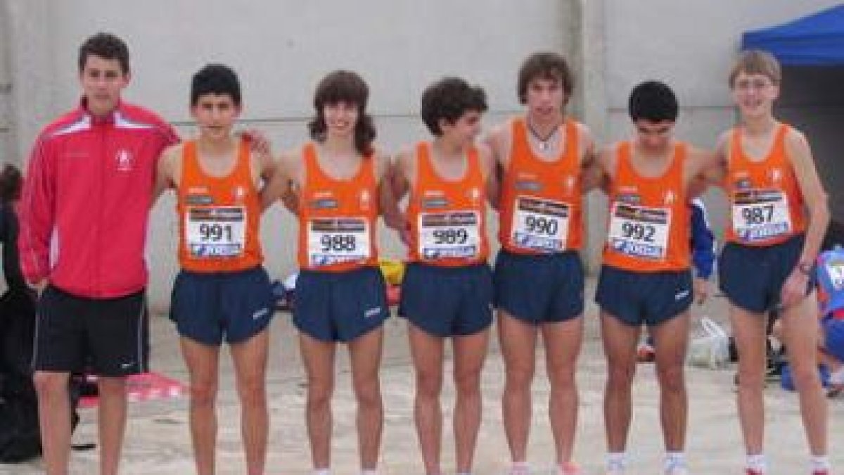 Los integrantes del Cajamar Astorga que lograron un excelente resultado en la categoría juvenil.