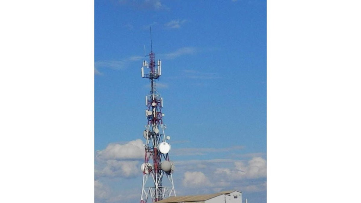 Una antena ubicada en el alto de La Camperona. DL