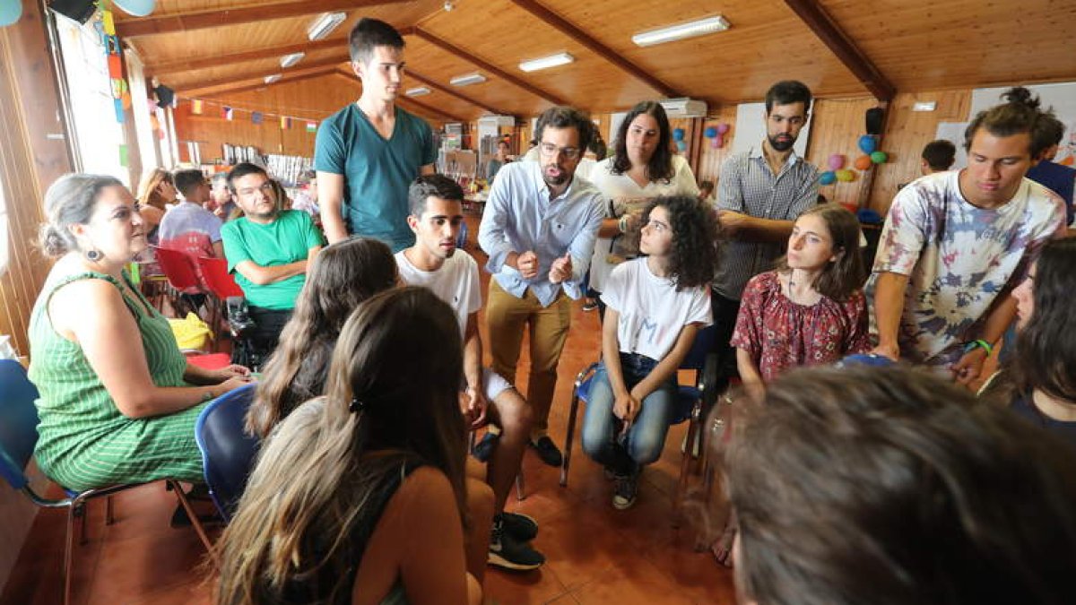 Participantes intereuropeos en las instalaciones del Bosque de los Sueños de Cubillos. ANA F. BARREDO