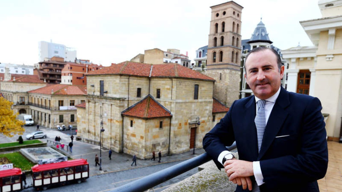 Pablo Junceda, director general de Sabadell Herrero, en la sede del banco en León.