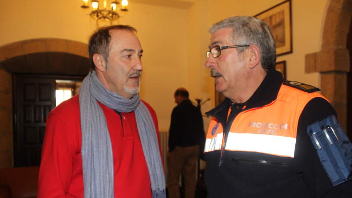 Aníbal Merayo y José Manuel Ezquerro, tras la presentación del balance de Protección Civil.