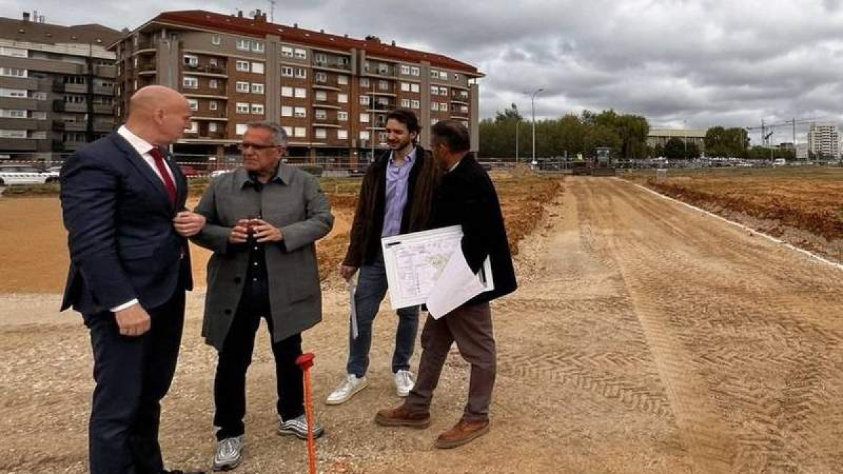Diez y exedil del PP Vallejo, en la foto enviada por su gabinete. DL
