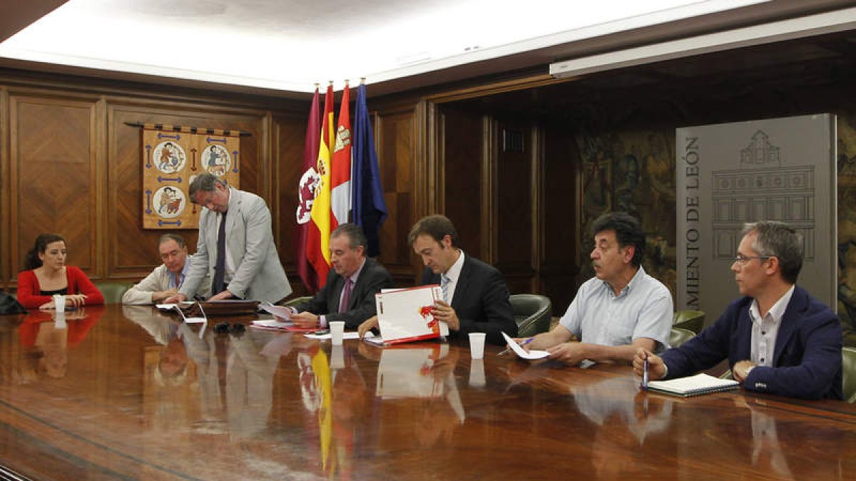 El Consejo de Baloncesto León, en una de sus últimas reuniones antes de solicitar la liquidación.