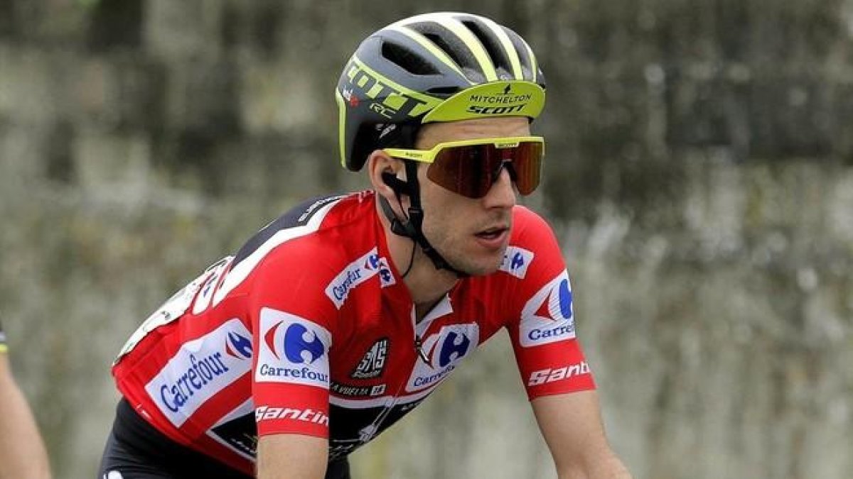 Simon Yates, último ganador de la Vuelta, con el jersey de líder en la edición 2018.