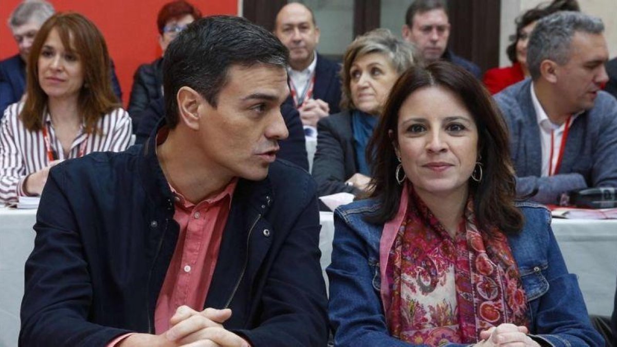Pedro Sánchez, este sábado en Aranjuez junto a la vicesecretaria general del PSOE, Adriana Lastra.