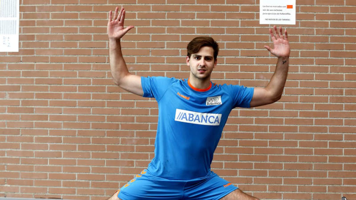 Jordi Ribera cuenta con el portero del Abanca Ademar para los Juegos del Mediterráneo. MARCIANO