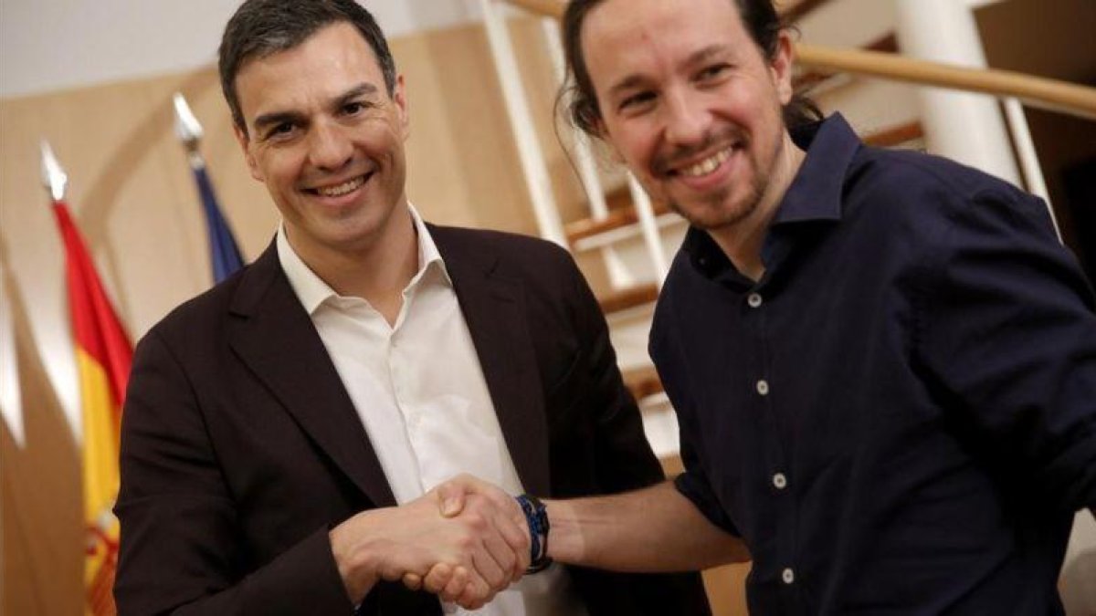 Pablo Iglesias junto a Pedro Sánchez, en una foto de archivo.