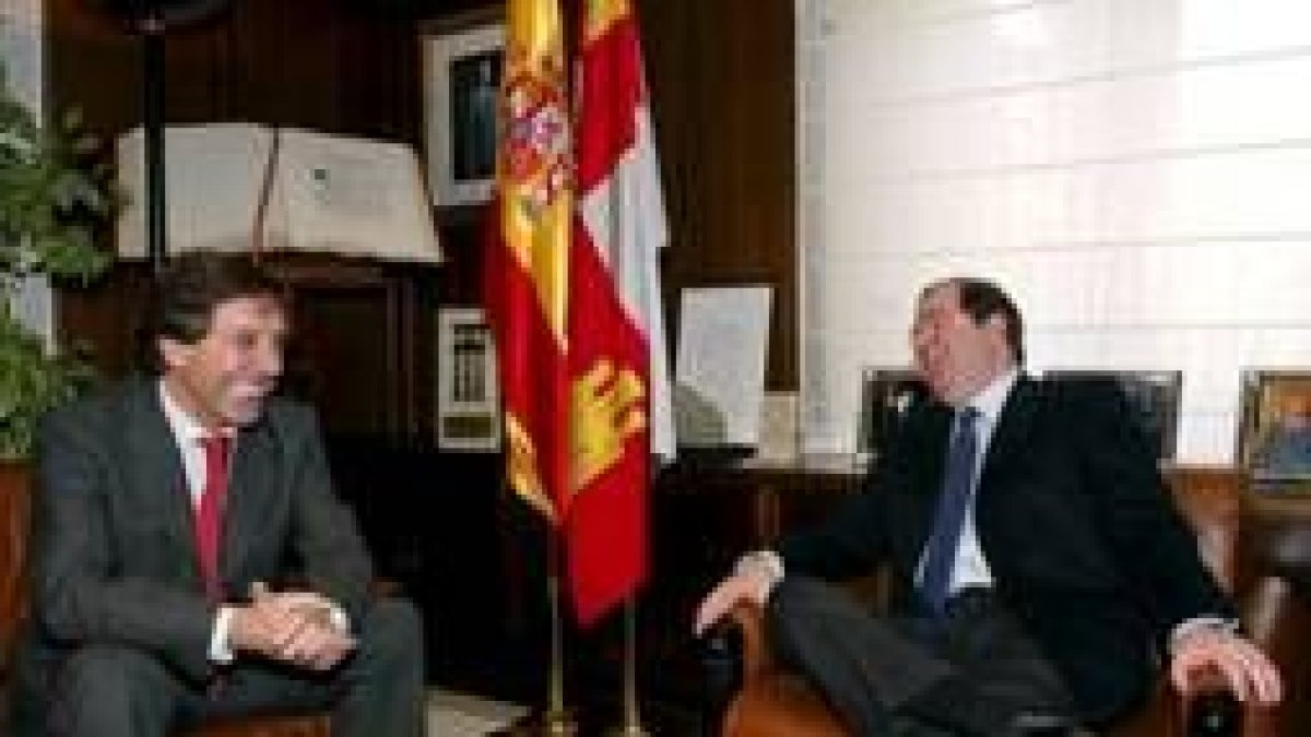 Herrera y Villalba, al comienzo del encuentro celebrado en Valladolid