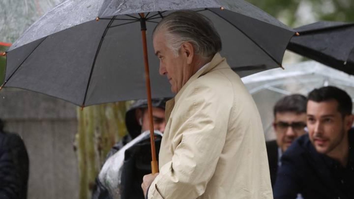 Bárcenas, esta mañana, llegando a la Audiencia