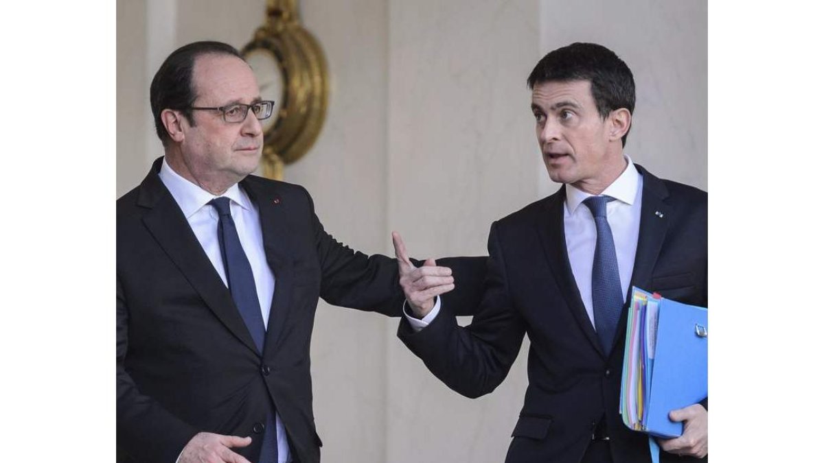 Hollande y el primer ministro, Manuel Valls. CHRISTOPHE PETIT TESSON
