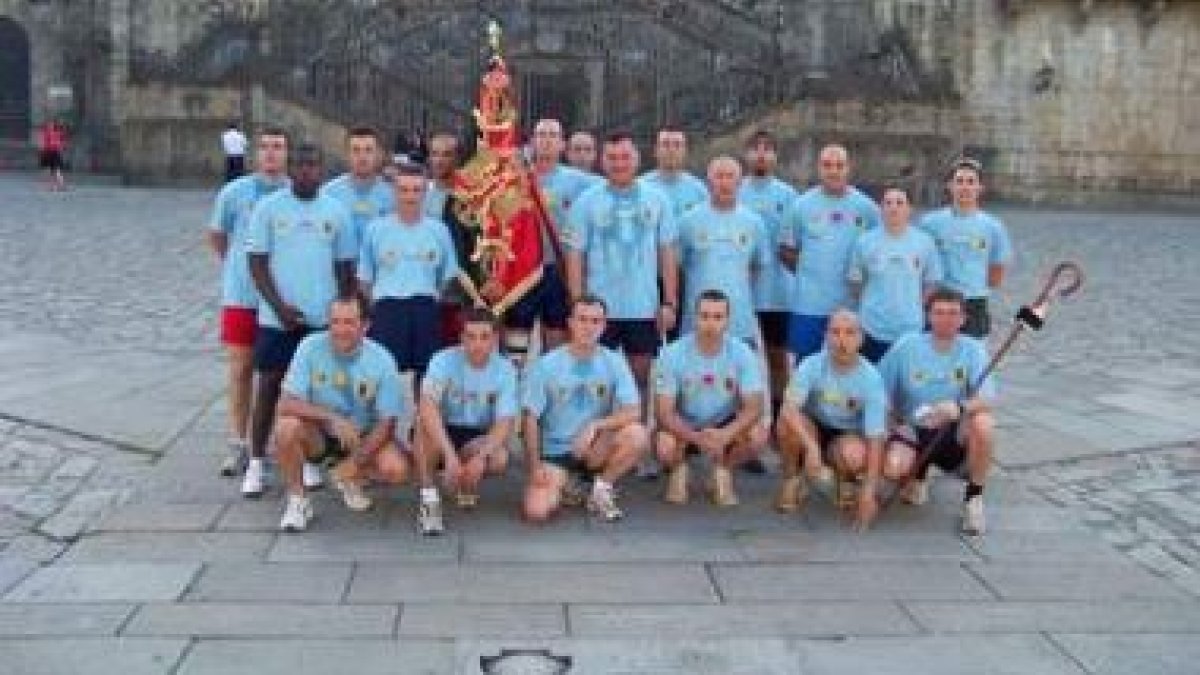 Los militares que participaron en la peregrinación, al llegar a Santiago de Compostela.