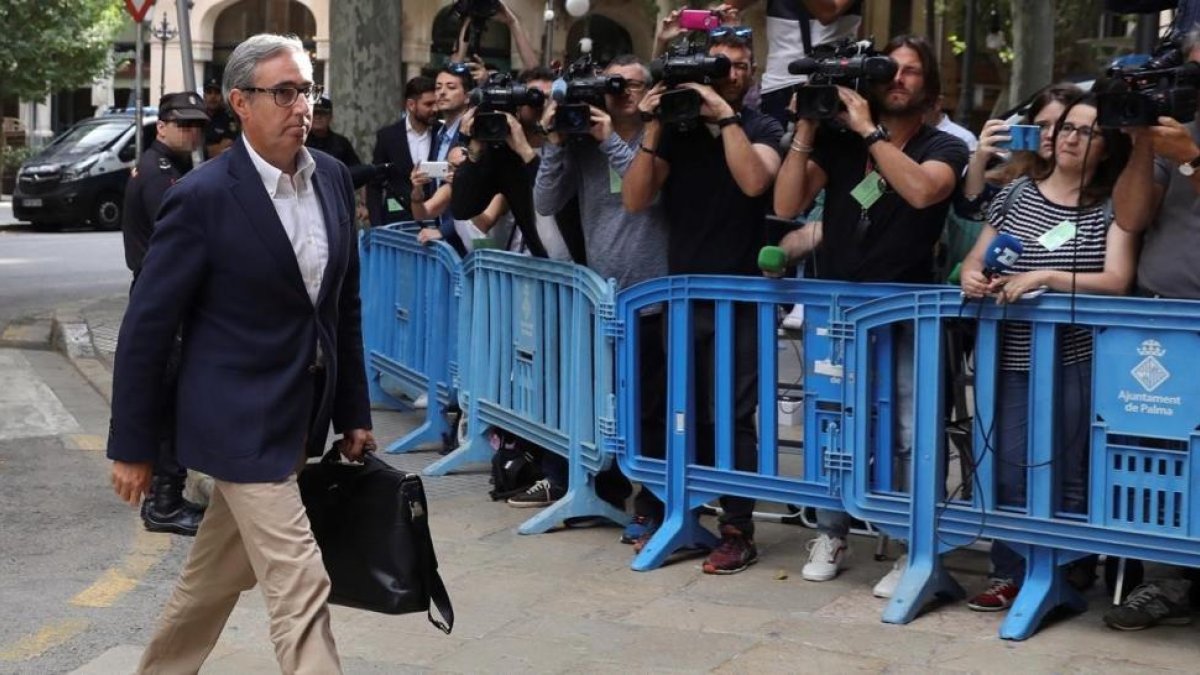 El socio de Inaki Urdangarin, Diego Torres, el pasado miércoles entrando en la Audiencia de Palma.