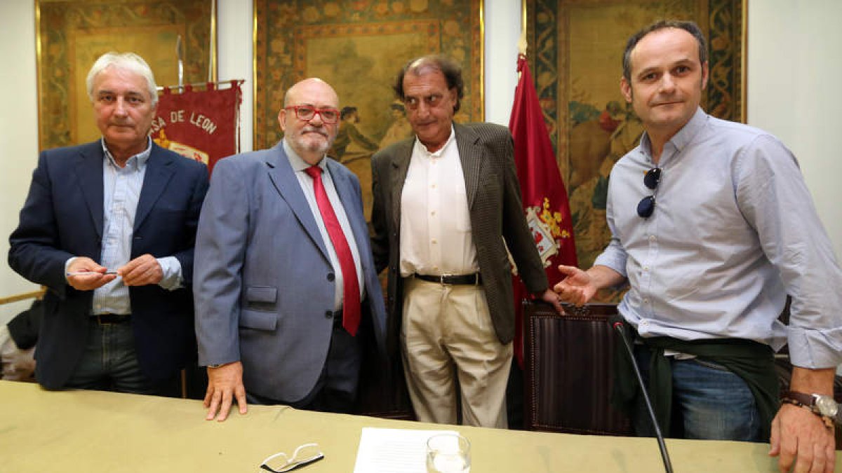 José María Hidalgo, Francisco Pérez Abellán, Javier Tomé y Héctor Escobar, ayer. RAQUEL P. VIECO
