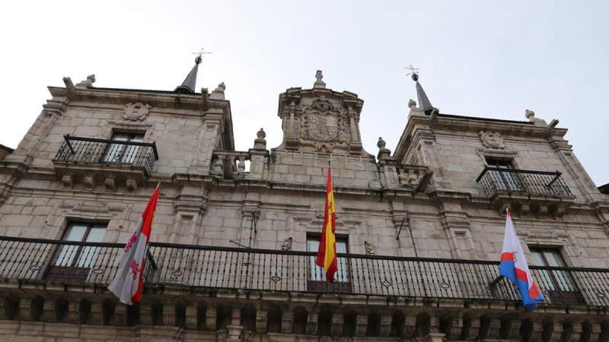 Fachada exterior del Ayuntamiento de Ponferrada. L.DE LA MATA