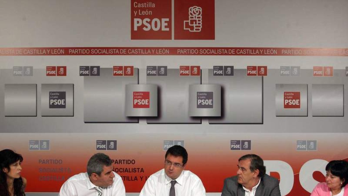 Villarrubia y Óscar López, ayer en la reunión de la Ejecutiva.