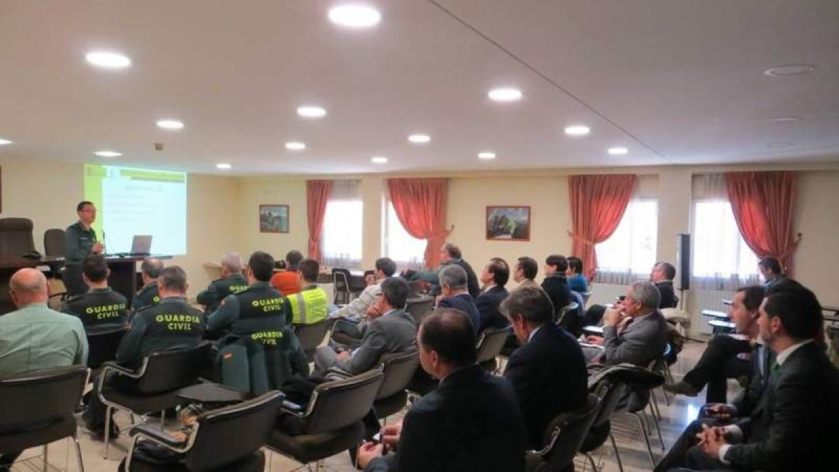 Reunión entre Guardia Civil y seguridad privada
